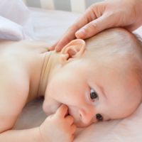 Schwitzen beim Baby vermeiden
