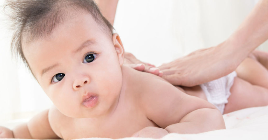 Baby-Massage als Hilfe beim Einschlafen