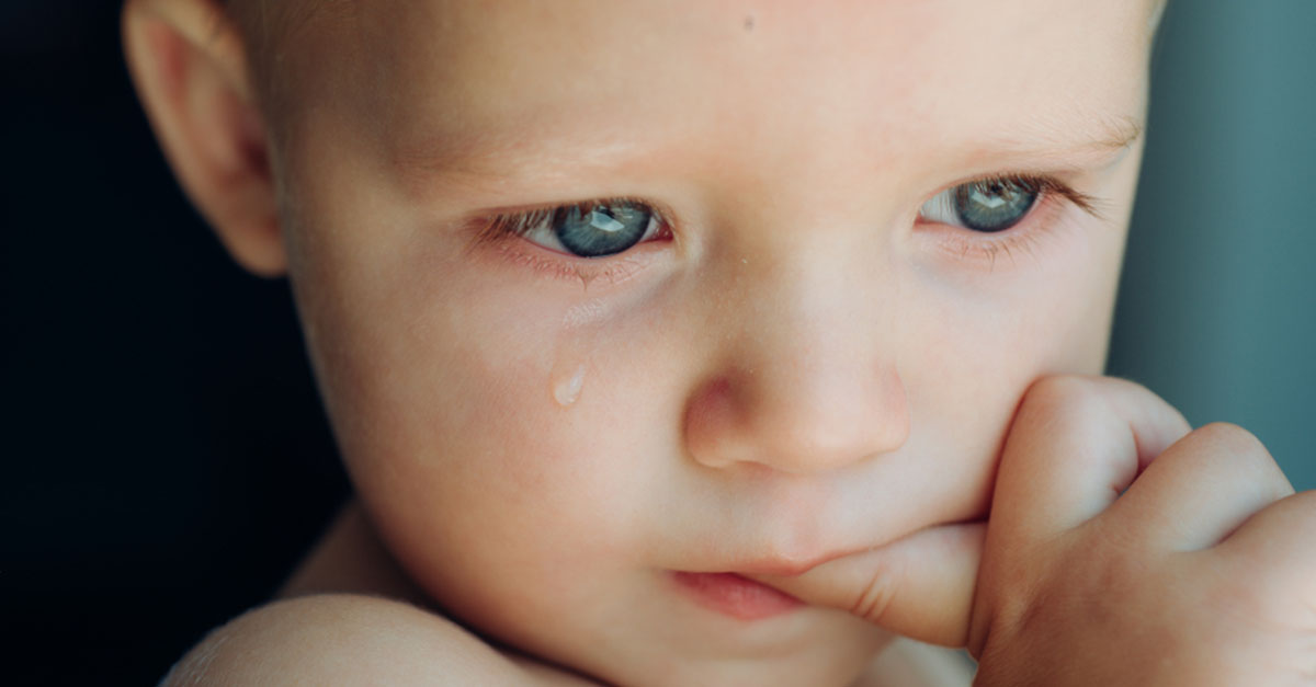 Auge tränt beim Baby