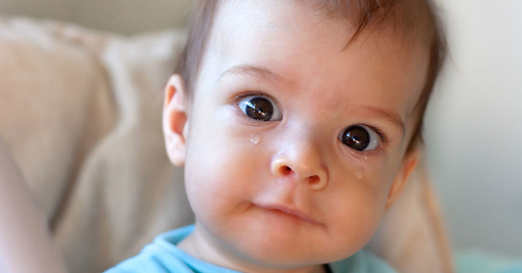 Auge tränt beim Baby