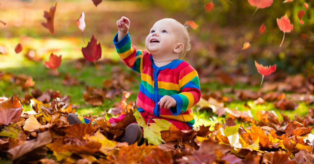 Baby anziehen im Herbst