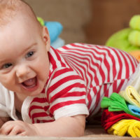 Baby richtig anziehen