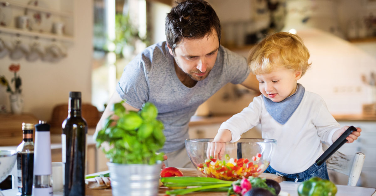 Kochen mit Kindern | Kleinkind und Eltern