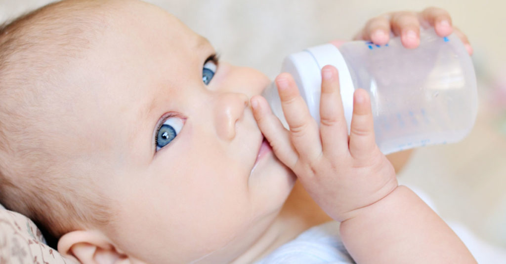 Baby schwitzt am kopf beim trinken