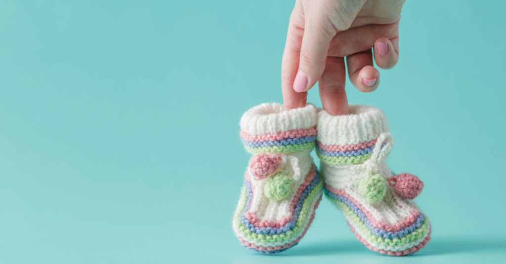 Ab wann soll man Babysachen kaufen | Eltern mit Kind