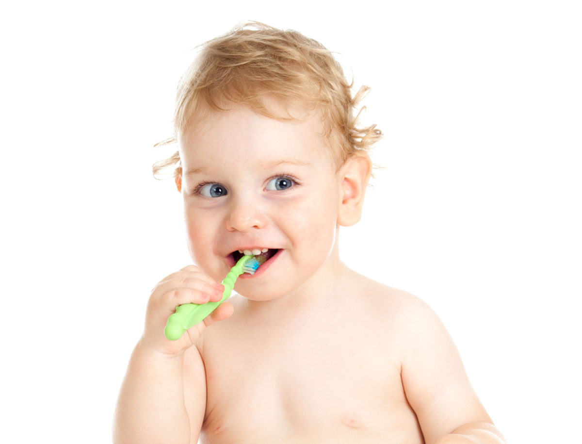 Zahnreinigung beim Baby