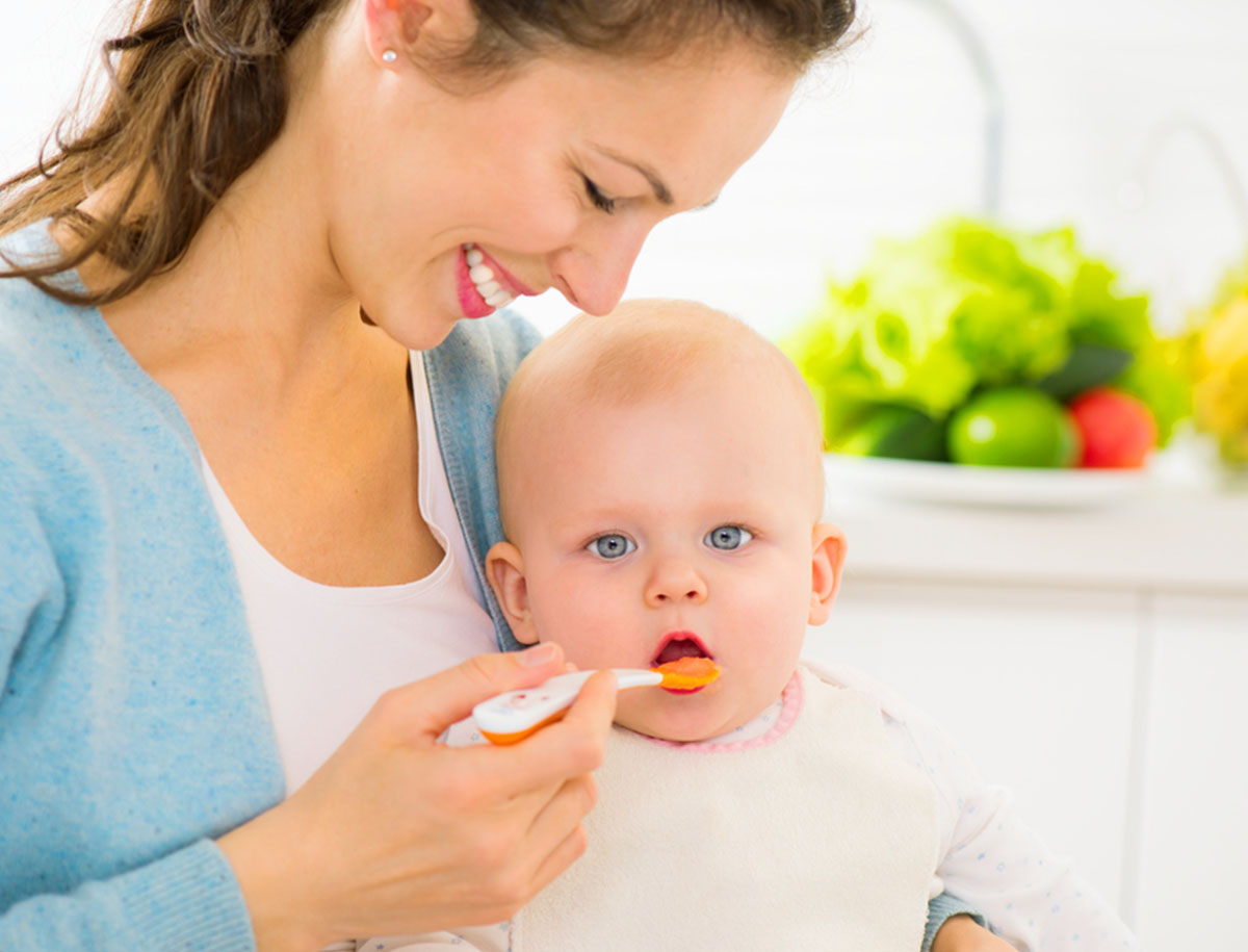 Baby Ernährung im 8. Monat