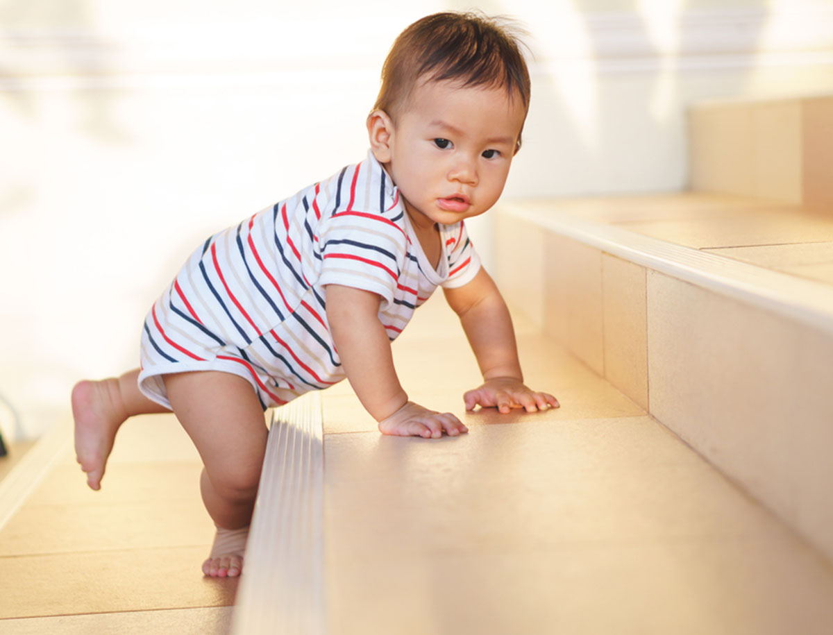 10. Monat Die ersten, kleinen Schritte Baby.at