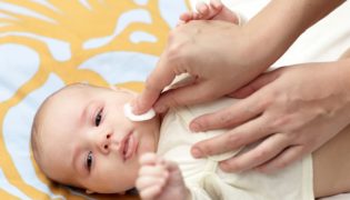 Pflege für Ihr Baby – weniger ist oft mehr