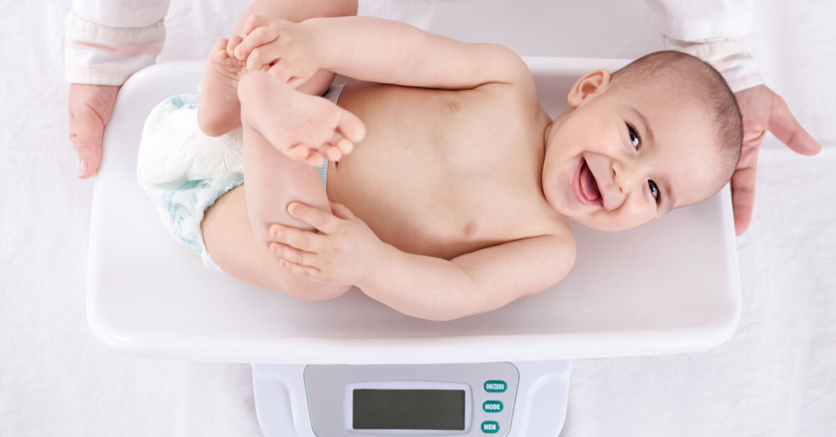 baby-wird-abgewogen
