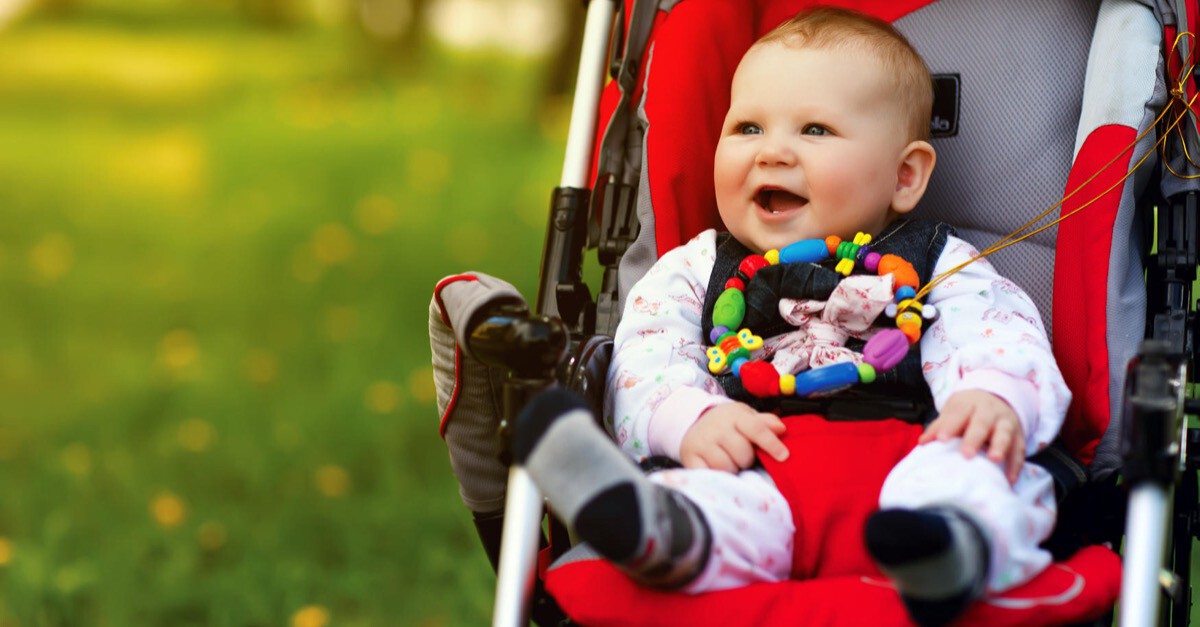 Baby in einem Kinderwagen