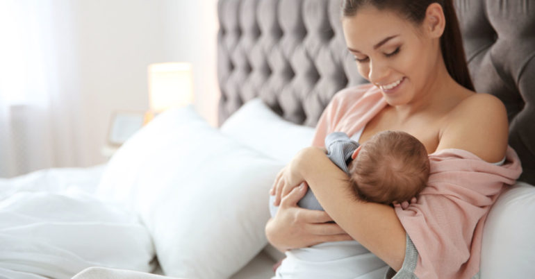 Das richtige Anlegen beim Stillen - Baby.at