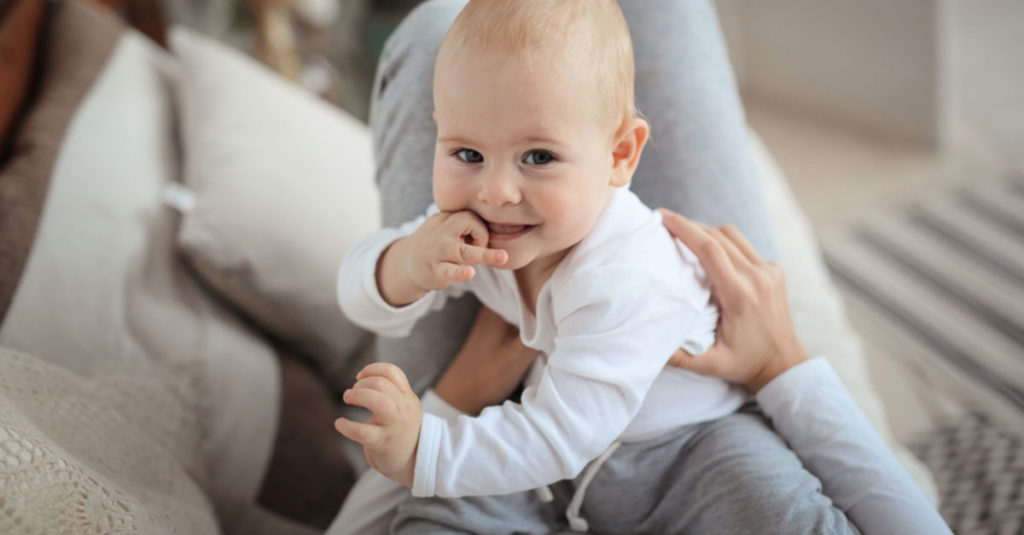 Entwicklung Baby Monat 10