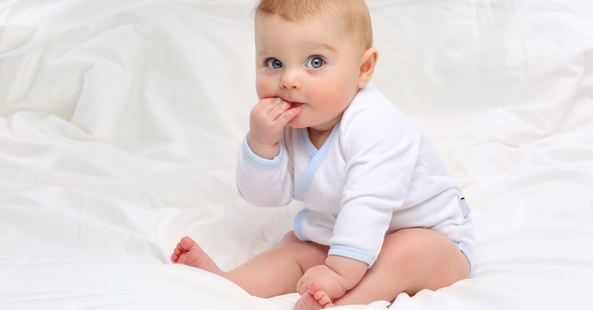entwicklung-baby-monat-7-baby-at