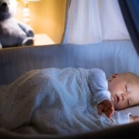 Was soll ich meinem Baby in der Nacht anziehen?
