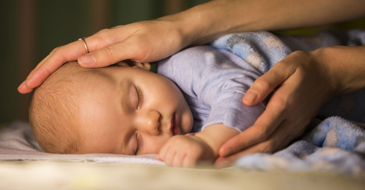 Warum wacht mein Baby in der Nacht auf