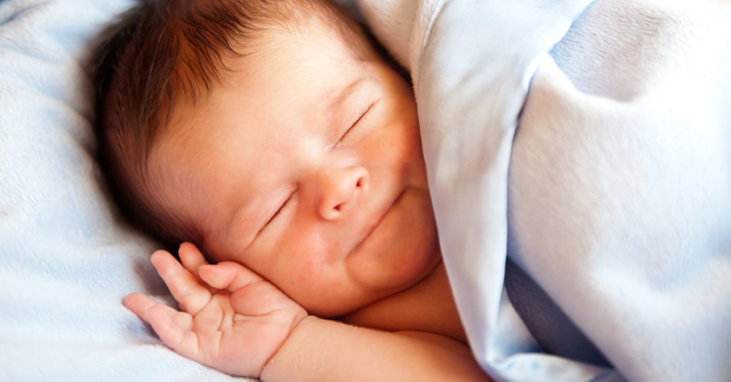 Babykleidung für die Nacht