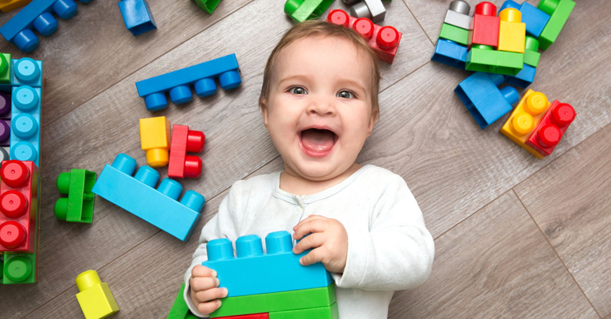 Wie und mit was spielen Babys?