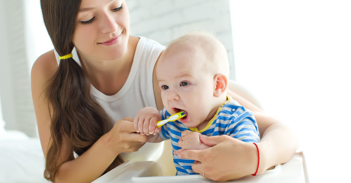 Zähneputzen beim Baby