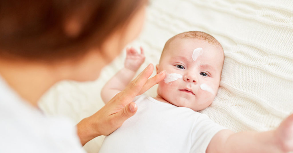 Gesichtspflege für das Baby