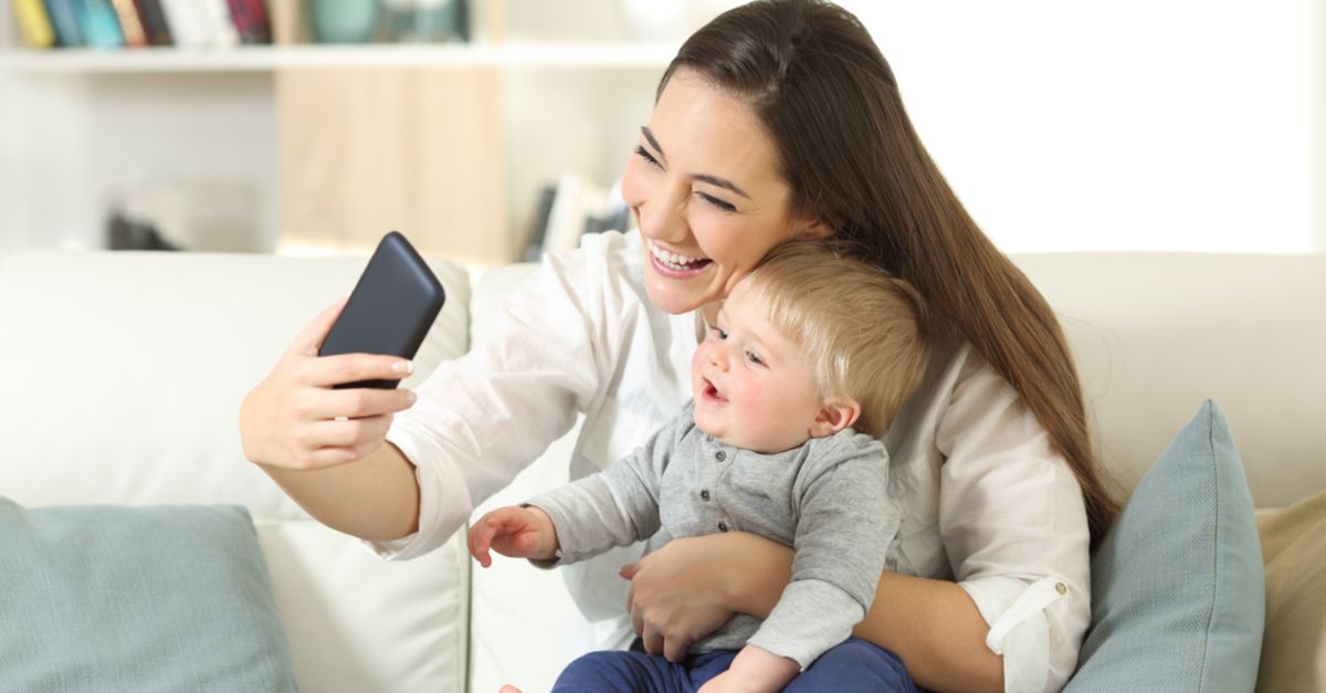 Baby und Mama Selfie