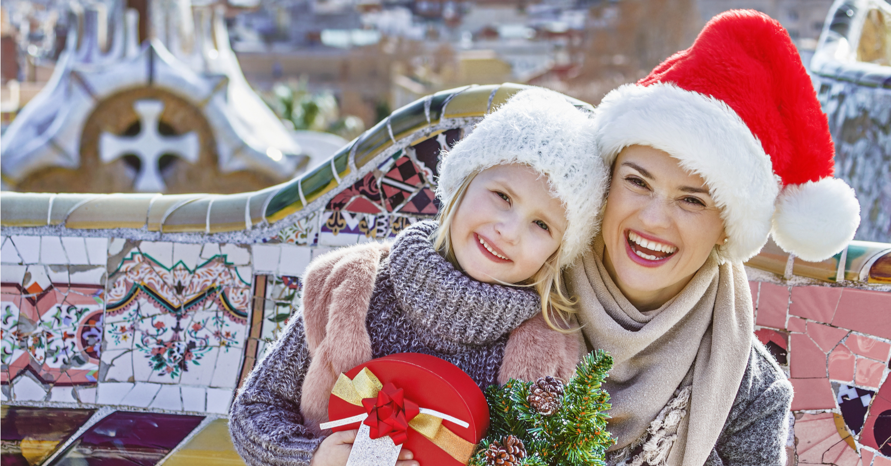Mama und Tochter zu Weihnachten in Europa