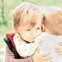 Neugeborene helfen ihren Geschwistern