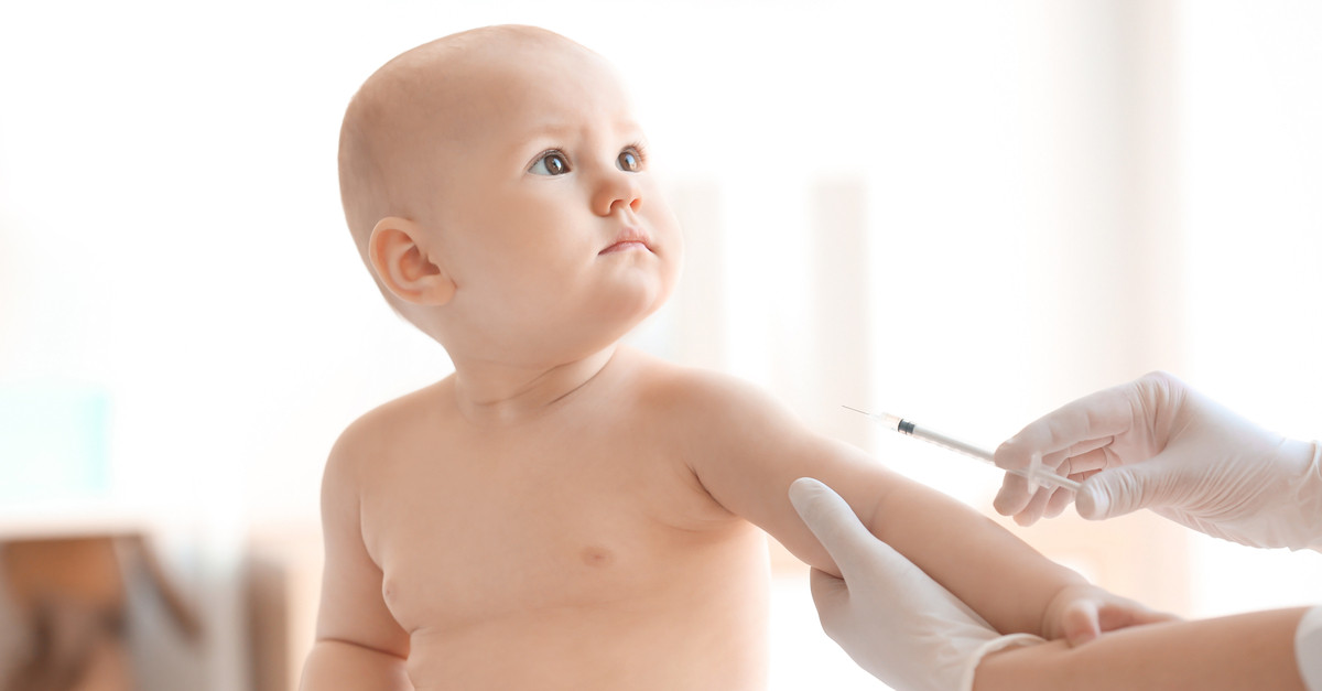 Baby wird geimpft