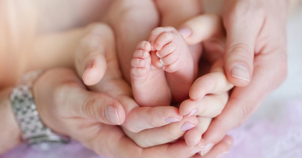 Baby im Ehebett schlafen lassen