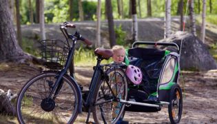 Baby an Bord – Welcher Fahrradanhänger eignet sich für den Nachwuchs?