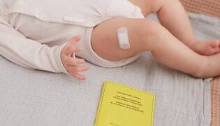 Umfassender Meningokokken-Schutz für Kinder: Impfplan-Empfehlungen zur Welt-Impfwoche 2025