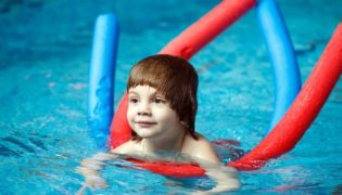 Schwimmnudeln als Schwimmhilfe?