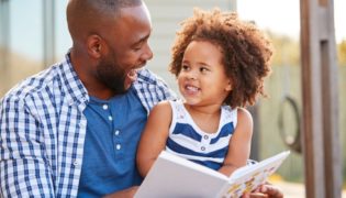 Mit Büchern Kinder fördern