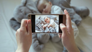 Baby- und Kinderfotos im Netz: Unbedenklicher Elternstolz