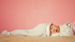 Wie viel schläft ein Baby im 5. Monat?