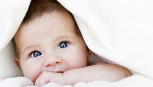 Natürliche Gesichtspflege für Ihr Baby