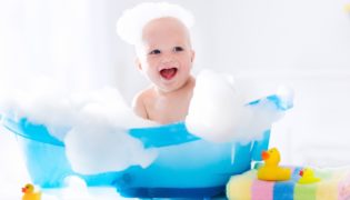 Babybaden – so geht's richtig!