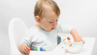 Hochstuhl aus Holz oder Plastik – die Qual der Wahl
