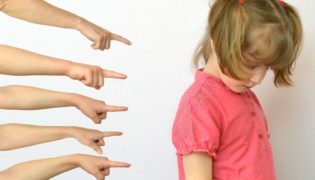 Wie Sie Mobbing in der Volksschule erkennen können
