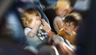 6 Tipps gegen Reiseübelkeit bei Babys und Kleinkindern