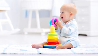 Das beste Spielzeug für Babys erstes Jahr