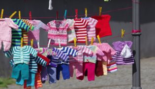 Baby- und Kinderkleidung: Zu schade für den Müll - Gratis-App aus Österreich hilft sparen