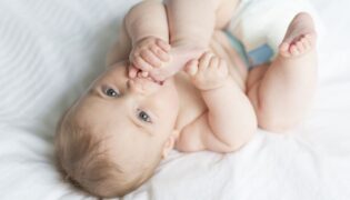 Baby Entwicklung Monat 7