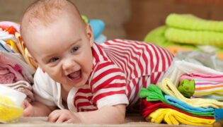 Baby richtig anziehen