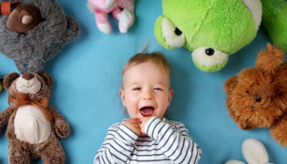 Altersgerechtes Baby Spielzeug
