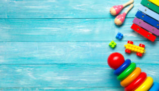 Holzspielzeug oder Plastikspielzeug