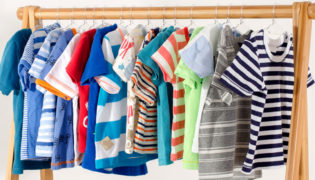 Ein Baby richtig anziehen